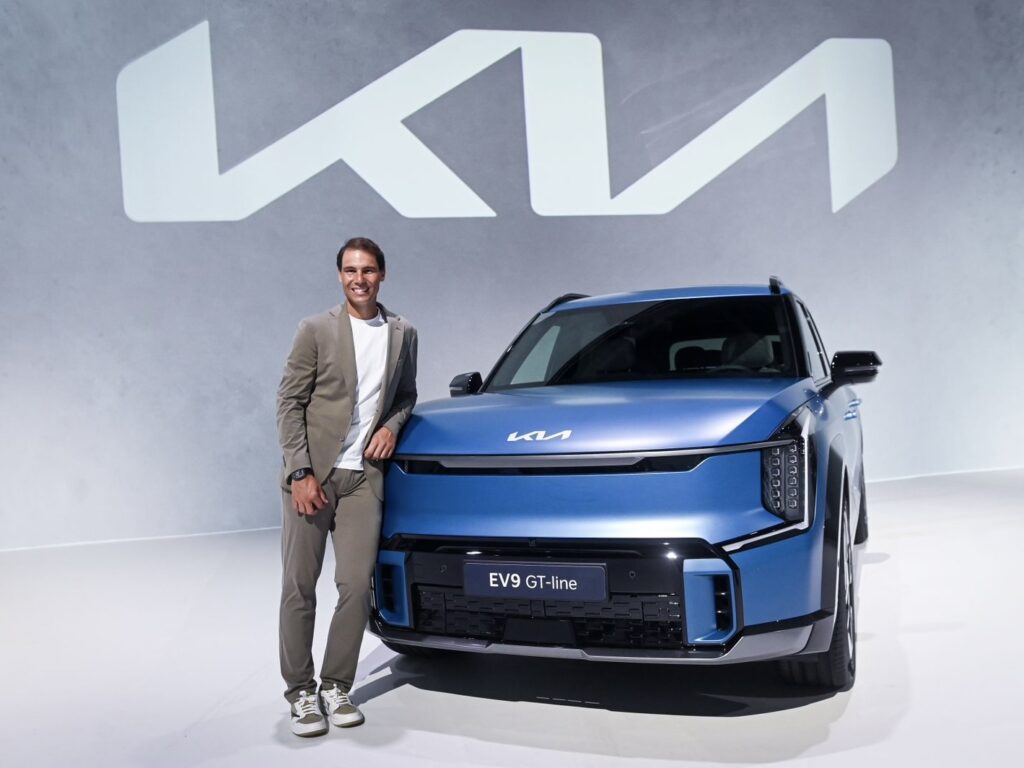 Rafael Nadal y el KIA EV9: Vive la experiencia del vehículo eléctrico de un campeón