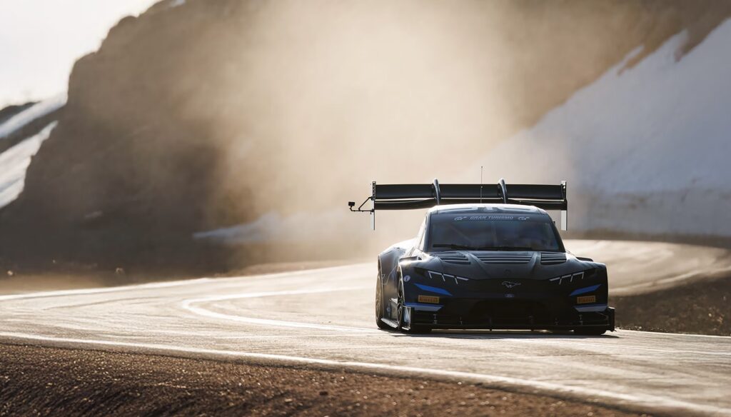 Super Mustang Mach-E domina Pikes Peak