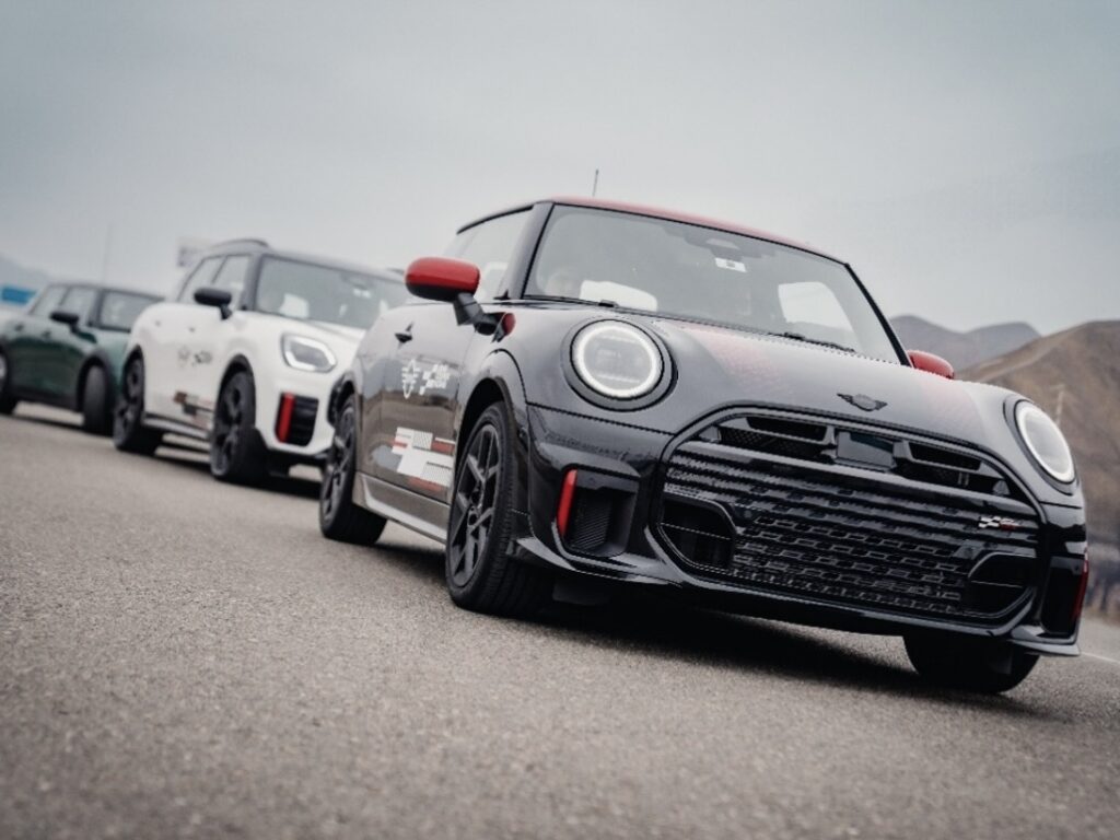 MINI presenta su gama John Cooper Works en La Chutana