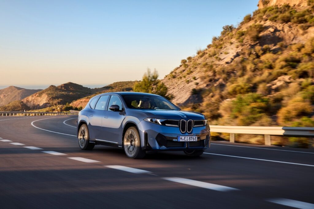 BMW celebra su éxito en los premios alemanes con el “Volante de Oro” para el iX3 y M5 Touring