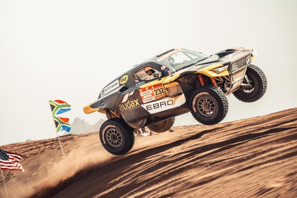 El EBRO s800 XRR escala posiciones tras una jornada dura y pedregosa