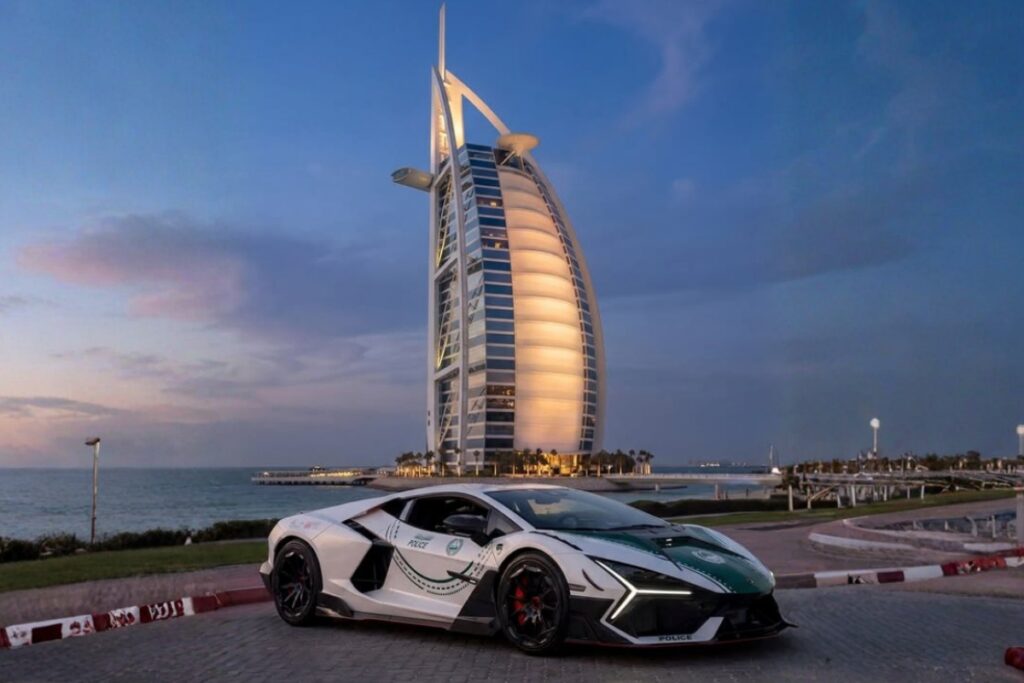 La Policía de Dubái incorpora un Lamborghini Revuelto a su flota