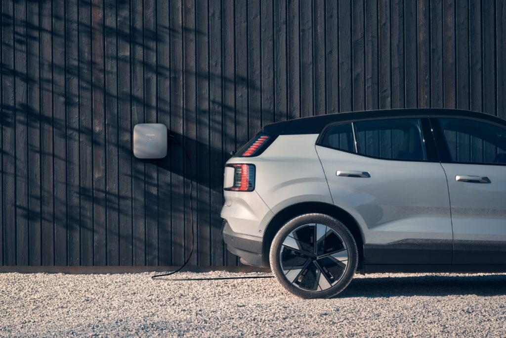 Volvo lidera la electrificación en el segmento premium en Perú