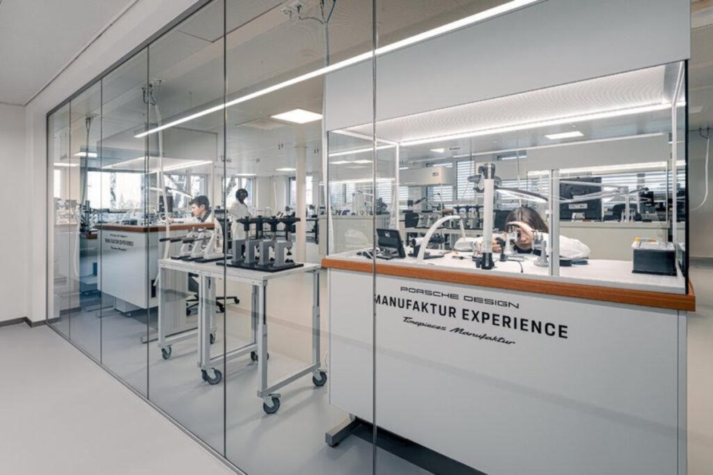 Porsche Design inaugura moderna planta de relojería en Suiza