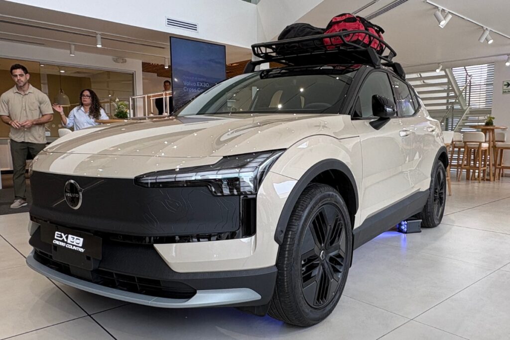 Volvo EX30 Cross Country llega al Perú como la versión más extrema del modelo