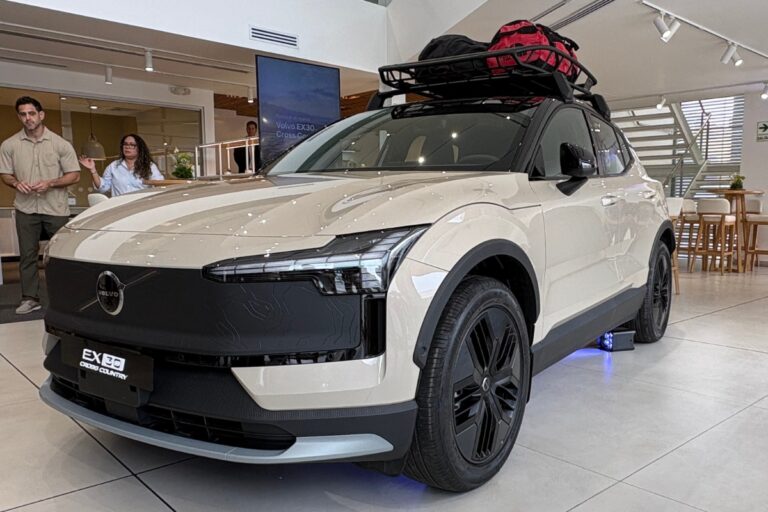 Volvo EX30 Cross Country llega al Perú como la versión más extrema del modelo