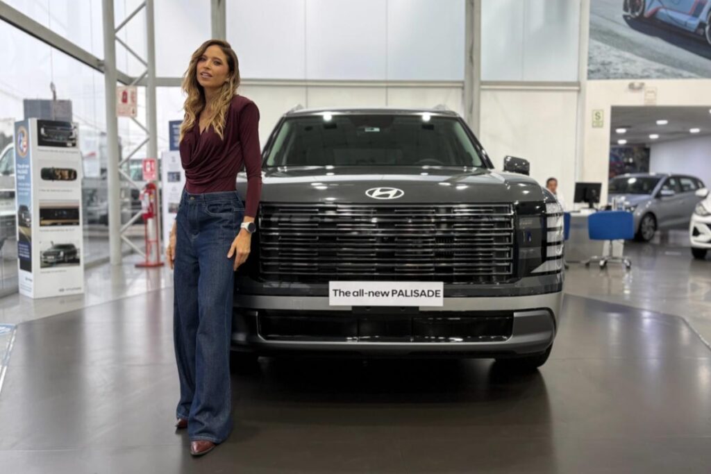 Hyundai renueva alianza con Anna Carina y le entrega la nueva PALISADE Hybrid