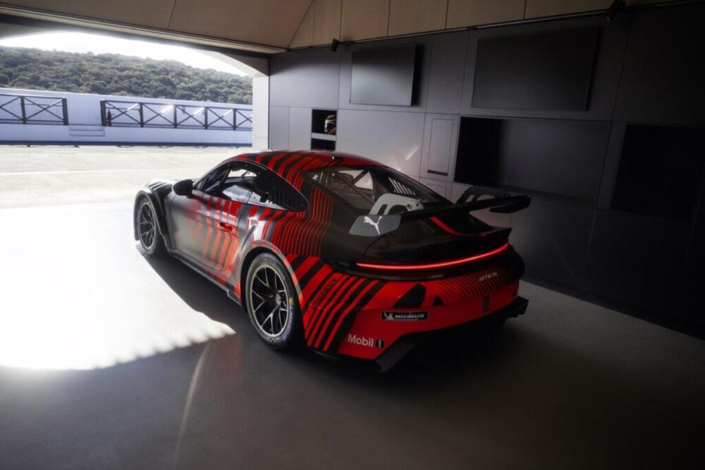 Porsche presenta el nuevo 911 GT4 R para la competición de clientes