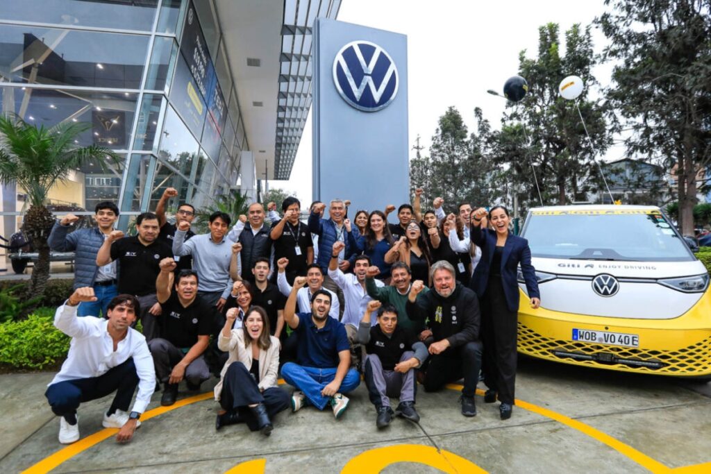 El legendario Bus de Volkswagen celebra 75 años con una histórica escala en Lima