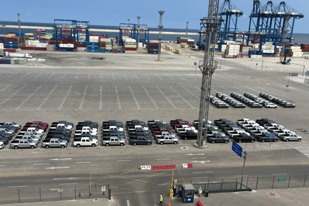 Inchcape supera los 10,000 vehículos importados por el Puerto de Chancay en su primer año