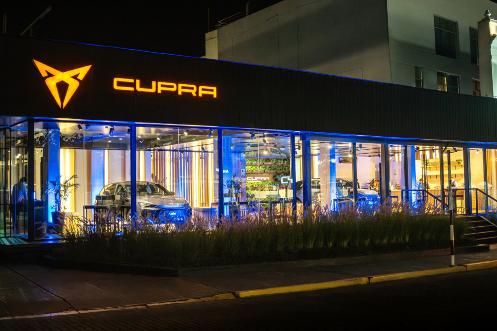 CUPRA inaugura su primer showroom en Arequipa y acelera su expansión en el Perú
