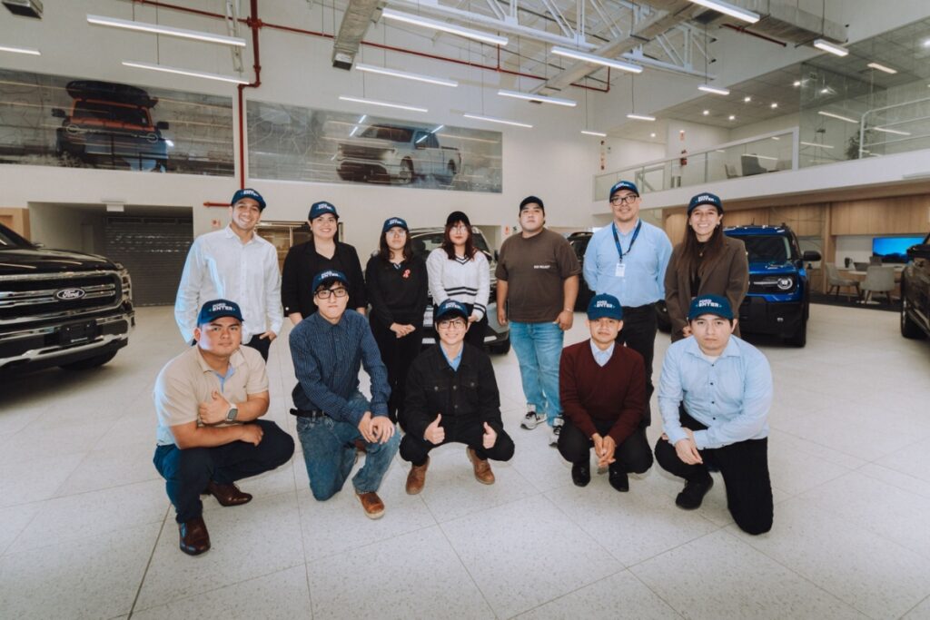 Ford Perú acerca la tecnología automotriz a jóvenes talentos del programa Ford <ENTER>