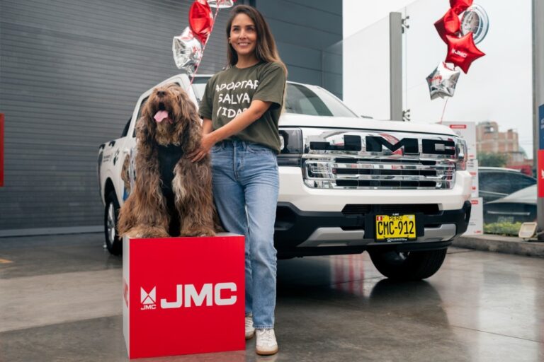 JMC entrega una Grand Vigus a Tifa Grados para fortalecer el rescate animal