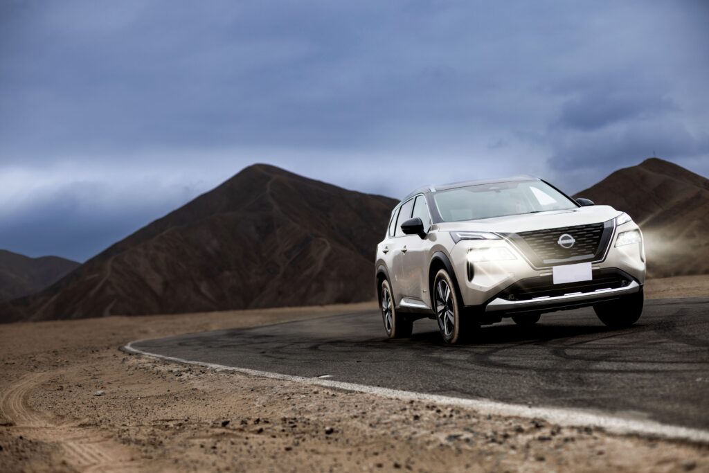 Nissan destaca cinco tecnologías que hacen más seguros los viajes por carretera en Fiestas Patrias
