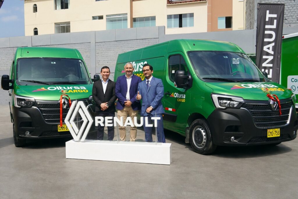 Derco Center entrega nueva flota Renault a OLTURSA para fortalecer sus operaciones en Lima