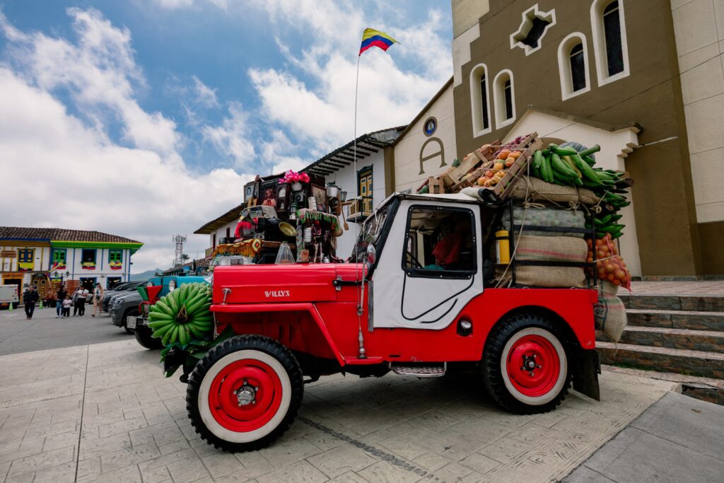 Jeep celebra 85 años de historia con una expedición regional en el Eje Cafetero colombiano