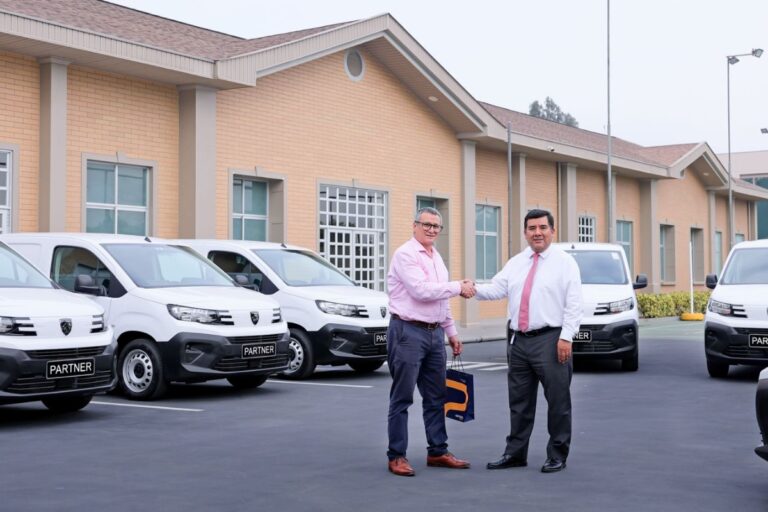 Peugeot entrega 19 unidades Partner para fortalecer las operaciones de una organización internacional