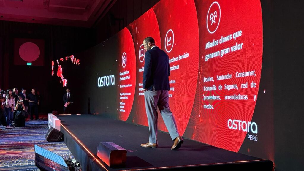 Presentación de Nissan Perú durante el evento Nissan is Back