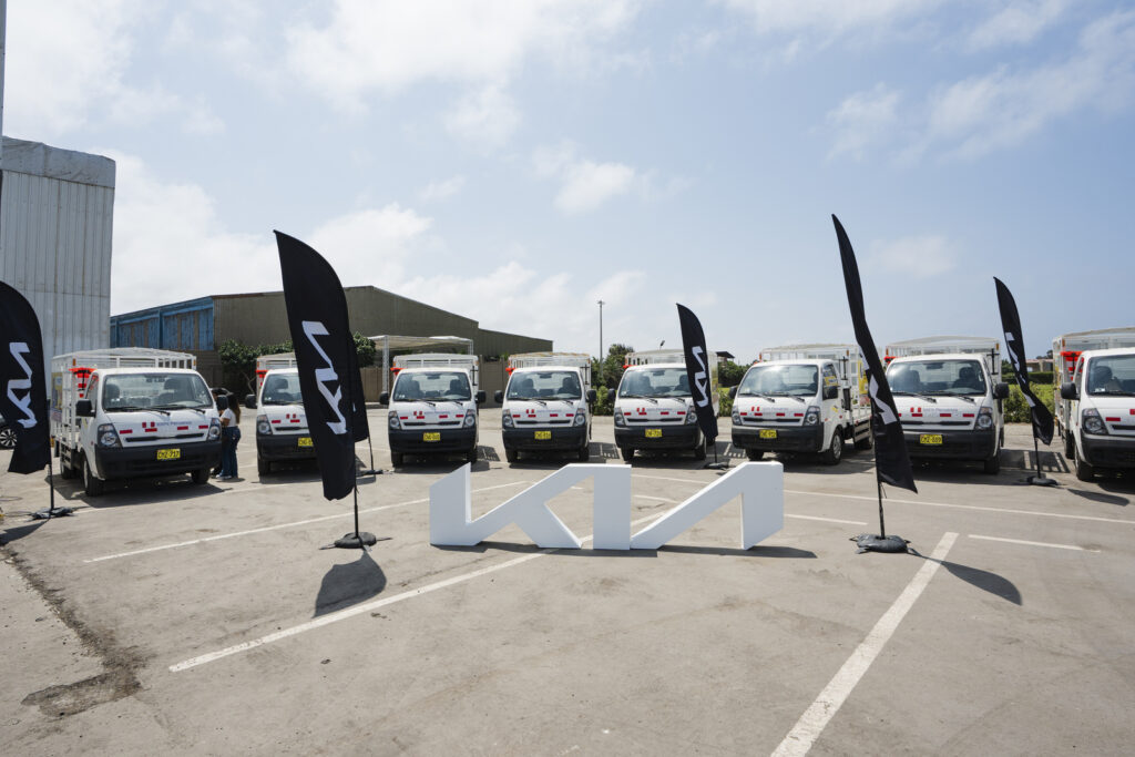 Kia Perú entrega 25 Towner a Llamagas para su operación