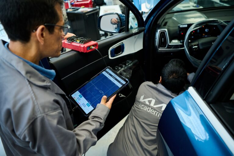 Kia certifica a técnicos Level 3 Master en Perú