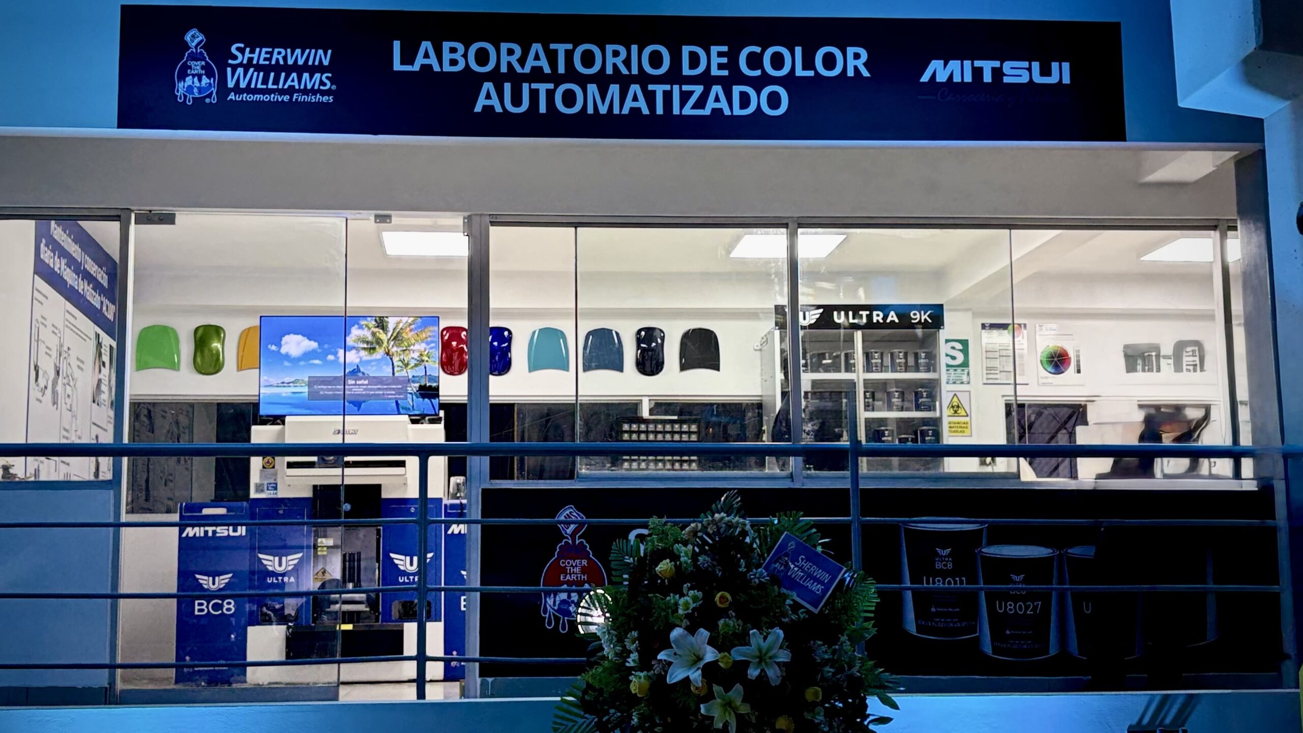 Laboratorio de color automatizado de Mitsui Automotriz